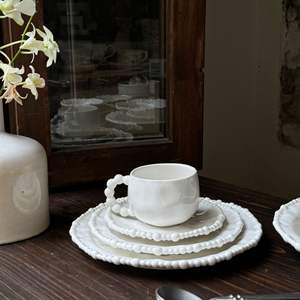 Assiettes en céramique de luxe à perles irrégulières de style français, tasses et assiettes en céramique, assiettes à dessert et assiettes à dîner - Product Image 3