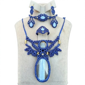 Conjunto de collar llamativo de cristal de macramé azul con patrón de alas, joyería de estilo bohemio para mujer, para bodas y uso diario - Product Image 1
