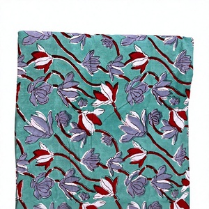 Tela de Algodón Ecológica de Secado Rápido con Estampado Floral Azul y Diseño de Enredaderas, Hecha a Mano en India, para Vestidos, Kurtis, Camisas y Bolsos para Niños - Product Image 1