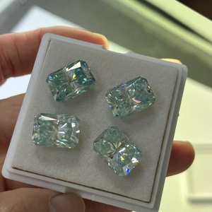 Pierre de moissanite bleue taille radiant 9x11mm, pierre non montée - Product Image 1