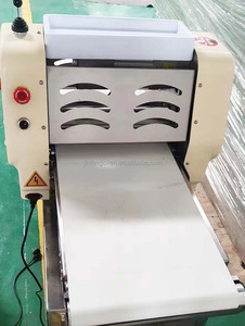 Machine de laminage de pâte à pizza de table commerciale professionnelle en Chine - Product Image 4