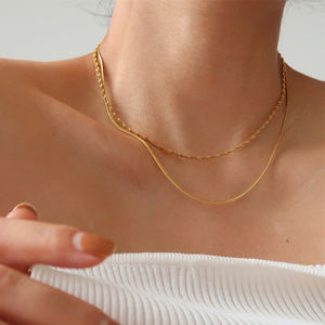 قلادة رقيقة وصغيرة من الاستانلس ستيل مطلية بالذهب عيار 18 قيراطًا بتصميم صليب وقلب، سلسلة ساحرة بتصميم عقد ضيق على الرقبة للنساء - Product Image 6