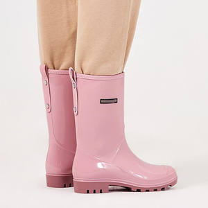 أحذية نسائية بلاستيكية مضادة للانزلاق مضادة للماء للبيع بالجملة أنيقة من Chelsea أحذية طويلة في الكاحل بطول منتصف الساق للسيدات - Product Image 2