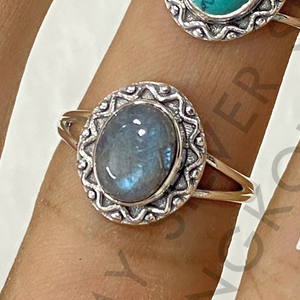 แหวนพลอยเงินสเตอร์ลิง925สำหรับผู้หญิงเครื่องประดับแฮนด์เมดดีไซน์ดั้งเดิมขายส่งจำนวนมาก - Product Image 3