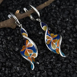 Boucles d'oreilles pendantes en forme de fleur plaquées argent pour femmes, bijoux de fête vintage en alliage avec design en émail bleu et orange - Product Image 3