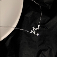 XL23014 collier personnalisé en forme de coeur en argent breloque en diamant de luxe léger à la mode pour femmes nouveau design accessoire personnalisé en strass