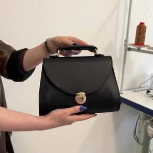 Bolso de Mano de Piel Sintética de Primera Calidad para Mujer, Bolso de Moda con Cierre de Cremallera, Dos Asas, Detalle de Borla y Suave - Product Image 4