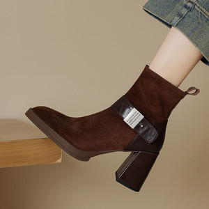 Botín de Mujer con Tacón Grueso y Punta Cuadrada, Cómodo y Multifuncional, con un Diseño de Estilo Retro - Product Image 5