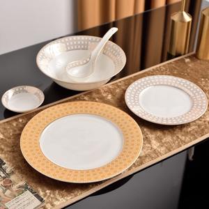 Service de table en porcelaine fine (Bone China) série D à bord doré pour mariage, assiettes et bols, idéal pour coffrets cadeaux - Product Image 3