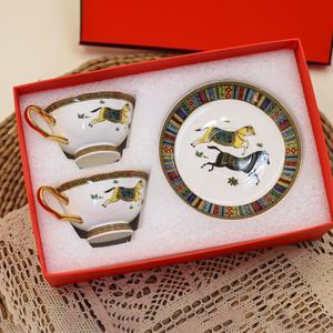 Nouveau produit : Ensemble de 2 tasses en céramique, style nordique de luxe, pour salon, avec tasses à thé et soucoupes en porcelaine War Horses - Product Image 3