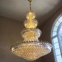 Grand lustre doré en cristal pour hall d'hôtel Empire, idéal pour les projets