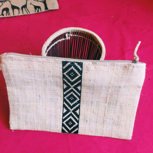 Bolsa de Uso Diario de Rafia con Diseño Floral de Simplicidad Urbana Premium, con Bolsillo Interior, Cierre de Tela, Forro de Algodón, Ecológica - Product Image 1