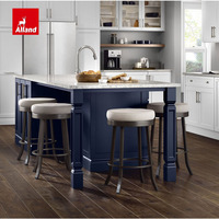 Armoire de cuisine en bois massif Alland Luxury X Shape Panel Sugar Creek Paint Grade Magnolia et Tidal avec accents en cerisier Biscotti