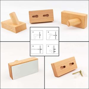 Crochets muraux personnalisés en bois massif de noyer et de hêtre, patères porte-manteaux gravées avec nom, organisateur d'entrée en bois - Product Image 5