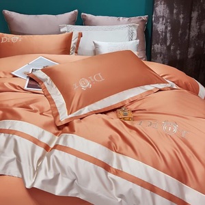Parure de lit brodée en coton 4 pièces : housse de couette, drap plat, taies d'oreiller – Douce, antibactérienne et chaude pour la maison et l'hôtel - Product Image 2