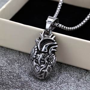 Collar Punk con Colgante de Corazón 3D de Acero Inoxidable para Hombre, Regalo de Joyería de Moda - Product Image 1