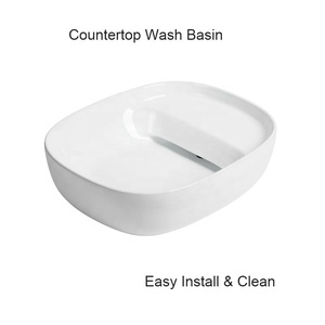 Lavabo en céramique à poser sur comptoir, facile à nettoyer, avec plateau intégré et drain dissimulé pour projets hôteliers - Product Image 3