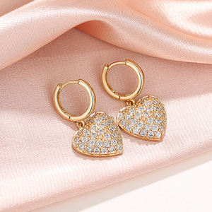 Orecchini a Cuore Dorati per Donne, Orecchini Scintillanti dell'Amore, Gioielli di Moda per Uso Quotidiano - Product Image 3