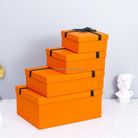 Boîtes cadeaux en carton recyclé, forme personnalisée, emballage en forme de dossier, pelliculage mat, gaufrage à chaud or pour vêtements, chaussures, chaussettes
