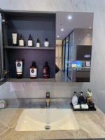 Botiquín con Espejo Vercon, Mini Refrigerador Integrado para Cuidado de la Piel, Espejo con Luz LED Ajustable, Baño, 2 Puertas, Montaje en Pared
