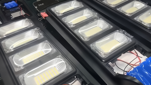 Farola Solar LED de Alta Eficiencia 6000K, Iluminación Solar para Exteriores con Capacidad para 2-3 Días de Lluvia, Ideal para Proyectos - Product Image 4