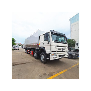 Camión de alimentación a granel Sinotruck HOWo 8x4 Euro 2 volumen del tanque 40cbm 20 toneladas camión de alimentación de pollos para la venta - Product Image 1