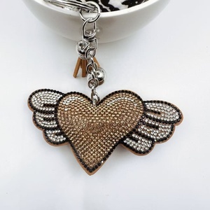 Llavero Mosquetón Corazón de Cristal Creativo, Colgante de Corazón de Terciopelo Coreano de Moda con Alas, Estilo de Dibujos Animados Ecológico - Product Image 2