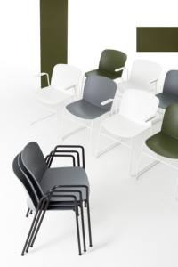 Fauteuil pivotant Libera au design moderne avec base chromée polie, coque en plastique, siège rembourré, chaise de bureau - Product Image 3