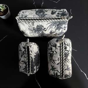 Ensemble de 3 trousses de maquillage en coton matelassé Vibe India, imprimées à la main avec motifs de blocs de bois, fermeture éclair, étanches, pochettes de voyage utilitaires, Rajasthan - Product Image 3