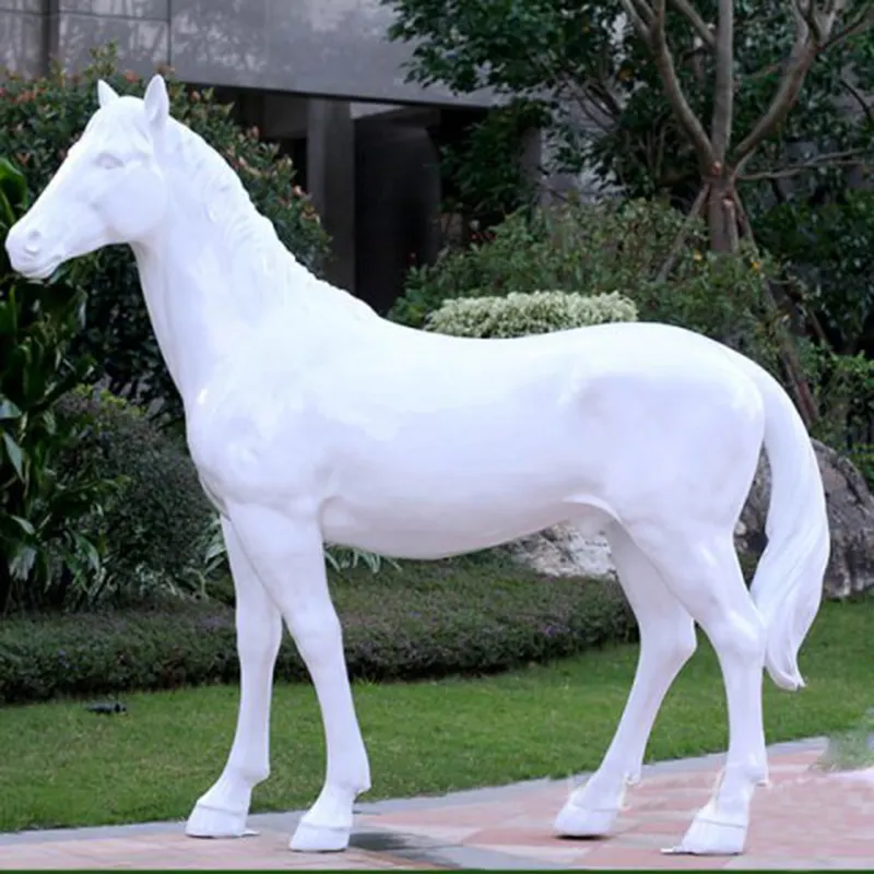 Décoration de jardin extérieur personnalisée en résine artisanale Statues d'animaux Sculpture grandeur nature en fibre de verre statue de cheval blanc à vendre