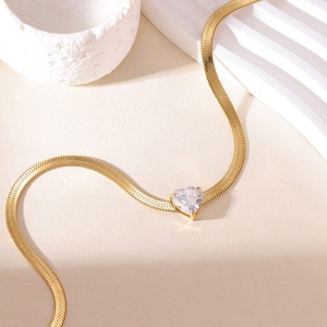Collar de Cadena con Eslabones de Zirconia en Forma de Corazón, de Acero Inoxidable con Baño PVD de 18K, Moderno, Minimalista y a la Moda, para Aniversario, Unisex - Product Image 4