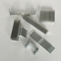 Profil de dissipateur thermique en aluminium extrudé sur mesure, alliage 6061 6063, usinage CNC, radiateur anodisé, équipement électronique, OEM ODM