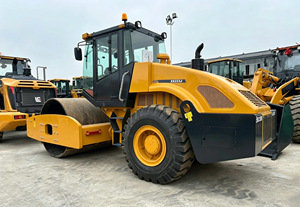 Original China XS223J 22 Ton Vibratory <b>Roller</b>, Low Working Hours Shangchai Engine,Good Condition for work. - Product Image 3