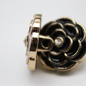 Camisas con botones de Metal en forma de Camelia elegantes de lujo de fábrica, chaquetas cárdigan, cubiertas con botones de aleación para <span class=keywords><strong>mujer</strong></span> de lujo personalizadas - Product Image 6