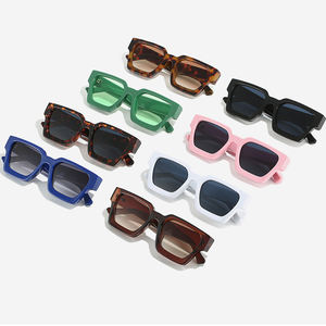 แว่นกันแดดพลาสติกทรงสี่เหลี่ยมสีดำ รุ่น XHSM 2226 สำหรับโปรโมชั่น พิมพ์โลโก้ได้ตามสั่ง ขายส่ง ปี 2026 ป้องกันรังสียูวี 400 สำหรับทุกเพศ - Product Image 4