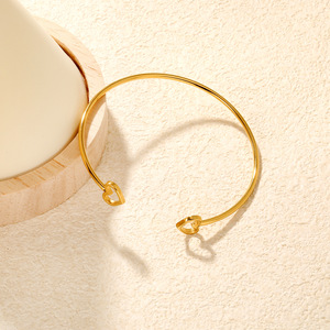 Brazalete Abierto en Forma de Corazón para Mujer, Color Dorado, Joyería de Moda, Regalo, Hecho en Dongguan, Número de Pieza BR92910GG - Product Image 3