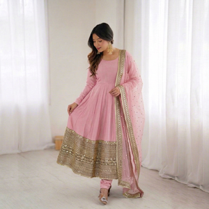 ชุดเดรส Anarkali สีชมพูประดับตกแต่งสไตล์ปากีสถาน พร้อมผ้าคลุมไหล่แบบหนา สไตล์ Banarasi สำหรับงานแต่งงานและงานเทศกาลสำหรับผู้หญิง - Product Image 1