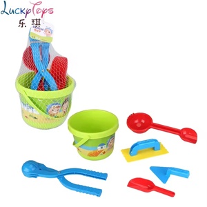 Jouet de plage pour faire des boules de neige avec des moules à sable et à neige et un seau pour les enfants, pour jouer <span class=keywords><strong>en</strong></span> plein air <span class=keywords><strong>en</strong></span> été et <span class=keywords><strong>en</strong></span> <span class=keywords><strong>hiver</strong></span>, <span class=keywords><strong>activité</strong></span> amusante toute l'année - Product Image 6