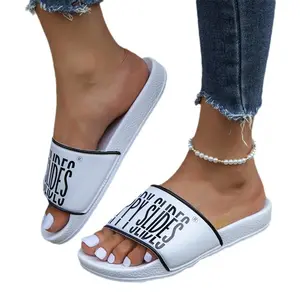 새로운 디자인 샤워 슬리퍼 여성용 여름 해변 PVC 소프트 솔 슬라이드 샌들 실내 욕실 미끄럼 방지 신발
