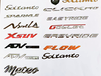 Autocollants 3D souples personnalisés en PVC de luxe, étanches et auto-adhésifs pour motos et voitures, garantie 5 ans, avec lettres et chiffres