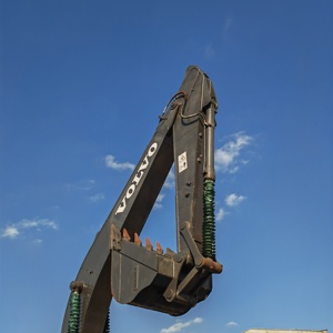 Excavatrice sur chenilles Volvo EC210 d'occasion de marque suédoise haut de gamme, système hydraulique d'origine complet, prix avantageux - Product Image 3