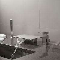 Ensemble de douche contemporain en laiton à double poignée, avec pommeau de douche carré en céramique effet pluie et douchette à main chromée polie, pour baignoires à rebord