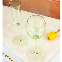 Logo OEM ODM 400ml 14oz Verre à vin vert en acrylique plastique transparent pour flûte à champagne Gobelets élégants pour boissons au bar à la maison