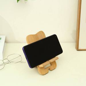 Soporte de madera para teléfono con forma de casa de dibujos animados, soporte de bambú para escritorio para teléfono móvil - Product Image 4