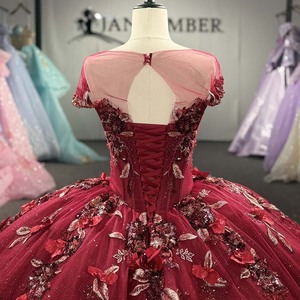 ชุดราตรีงาน Quinceanera รุ่น Dy1569 สีเบอร์กันดี ประดับดอกไม้ 3 มิติ แบบ Sweetheart ผ้าตาข่ายสีนู้ด ประดับลูกปัดวิบวับ ผ้าทูลล์ ยี่ห้อ Jancember - Product Image 6