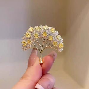 Broche Versión Coreana de Alta Gama, Broche de Flor para el Pecho, Estilo Elegante y Exclusivo, Hebilla Antideslumbrante, Accesorios de Ropa para Mujer - Product Image 4