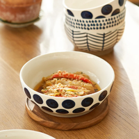 Grand bol à ramen en céramique de 8 pouces, bol à mélanger pour soupe et salade à pois rouges et bleus Bol à nouilles japonaises en porcelaine résistant au micro-ondes