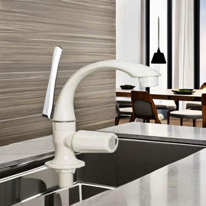 Robinet de lavabo compact en plastique avec un design élégant et courbé, facile à installer - Product Image 3