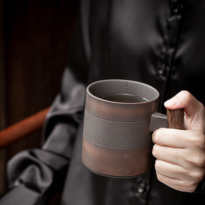 Mug filtrant en céramique fait main en poterie violette avec couvercle, style chinois, design rétro de luxe léger, <span class=keywords><strong>origine</strong></span> Jianshui, usage domestique - Product Image 4