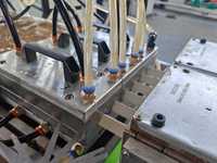 Machine automatique de fabrication de profilés d'angle en PVC pour la décoration intérieure et l'emballage de protection